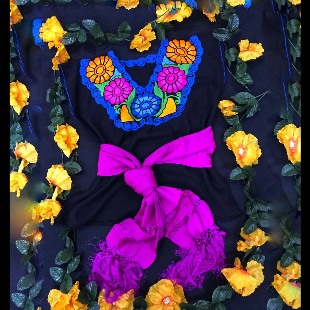 🌺🌷 Beautiful Embroidered Mexican Blouse 🌷🌺
